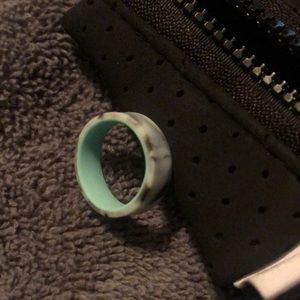 QALO Silicone ladies ring, size 5